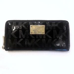 Michael Kors | “Jet Set" Continental Zip Wallet